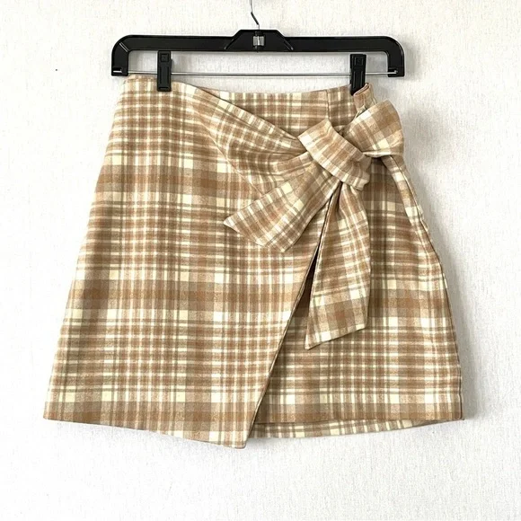 Aritzia Wilfred Wrap-Front Plaid Skirt - Picture 3 of 9